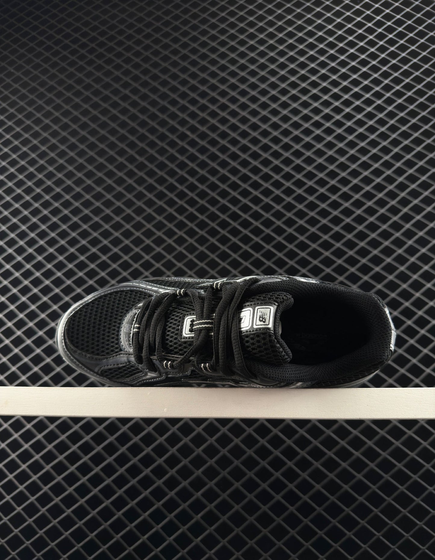 New Balance Retro Black Sneakers
