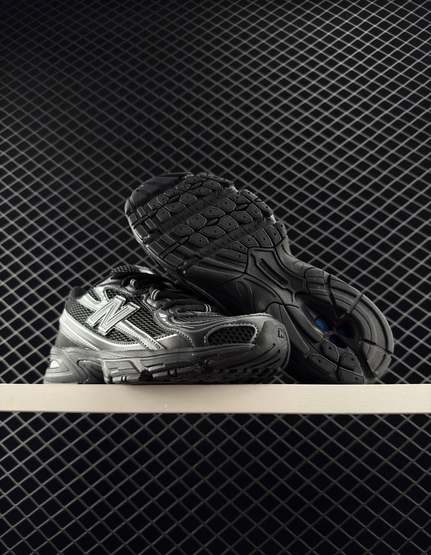 New Balance Retro Black Sneakers