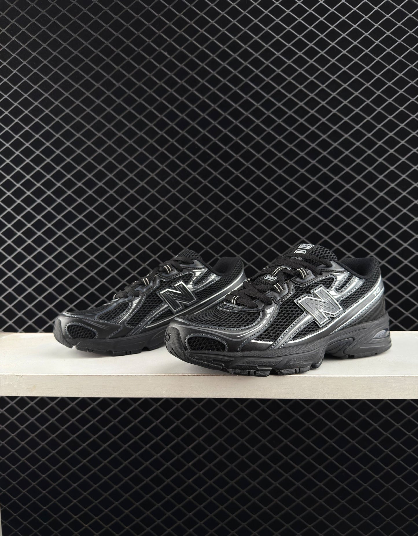 New Balance Retro Black Sneakers