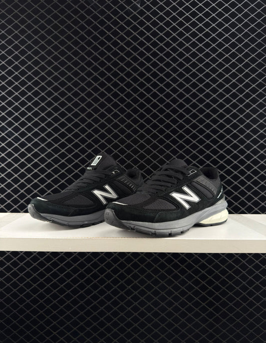 New Balance Classic Retro Black Sneakers